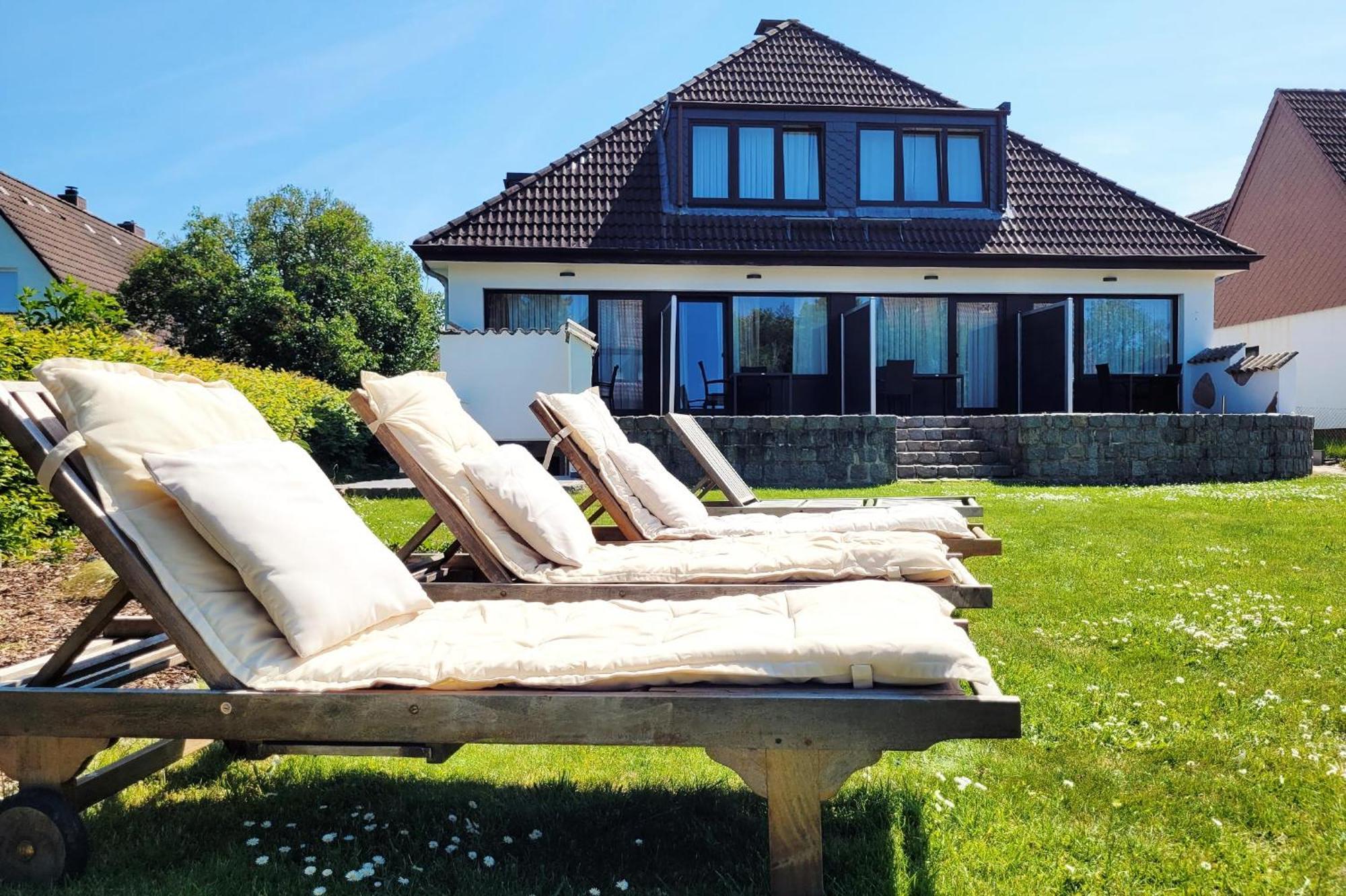 Hochwertige Ferienwohnung Mit Sonnenterrasse & Gartenblick, Nur Wenige Gehminuten Zum Strand Scharbeutz Eksteriør bilde