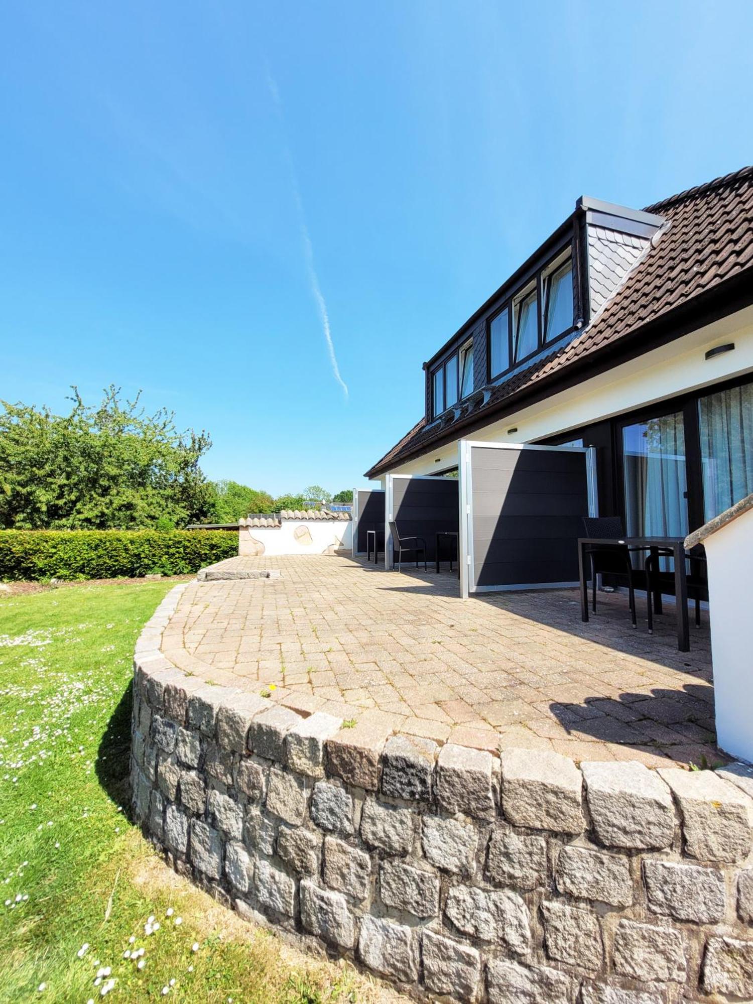Hochwertige Ferienwohnung Mit Sonnenterrasse & Gartenblick, Nur Wenige Gehminuten Zum Strand Scharbeutz Eksteriør bilde